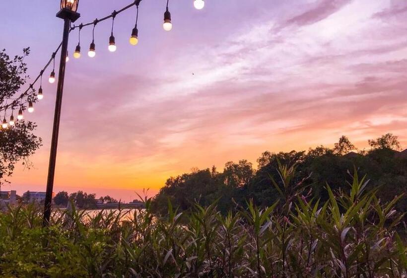 Deluxe room with river view, Usabai Riverside Boutique