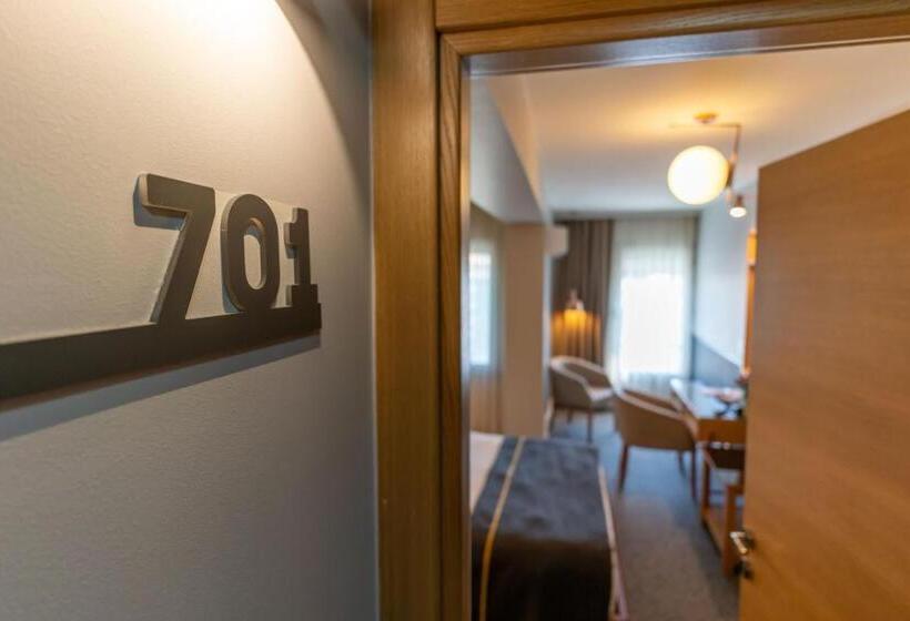 디럭스 룸, Viva La Vita