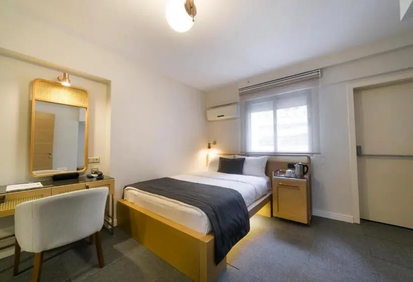 Economy Room