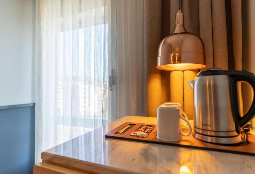 디럭스 룸, Viva La Vita