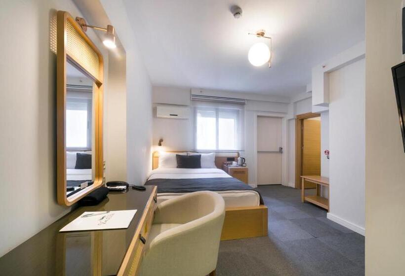 이코노미 룸, Viva La Vita