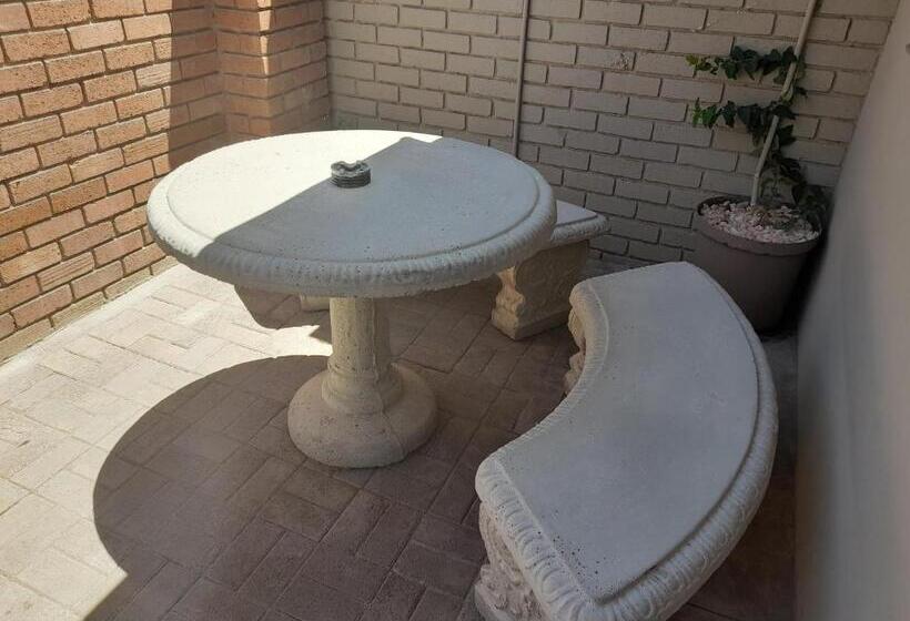 اتاق خانوادگی, Alucarni Guest House With Solar Energy