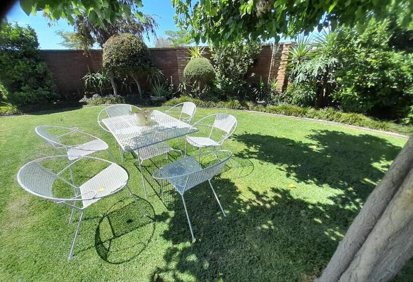 اتاق لوکس خانوادگی, Alucarni Guest House With Solar Energy