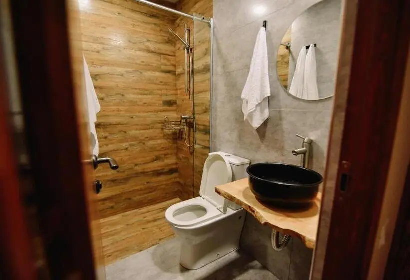اتاق لوکس, Lori Guest House