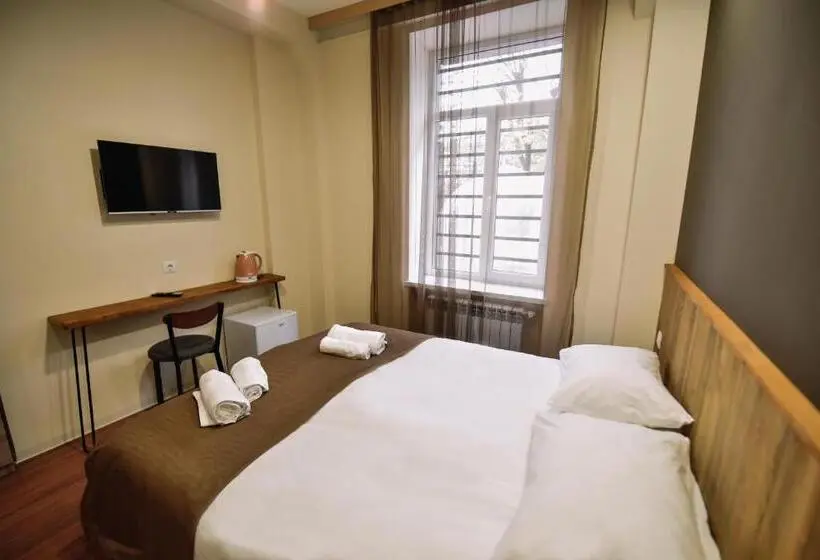اتاق لوکس, Lori Guest House