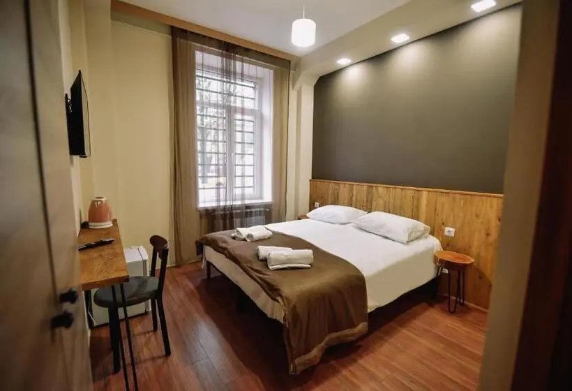اتاق لوکس, Lori Guest House