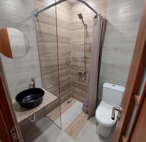 اتاق استاندارد چهار تخته, Lori Guest House
