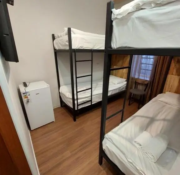 اتاق استاندارد چهار تخته, Lori Guest House
