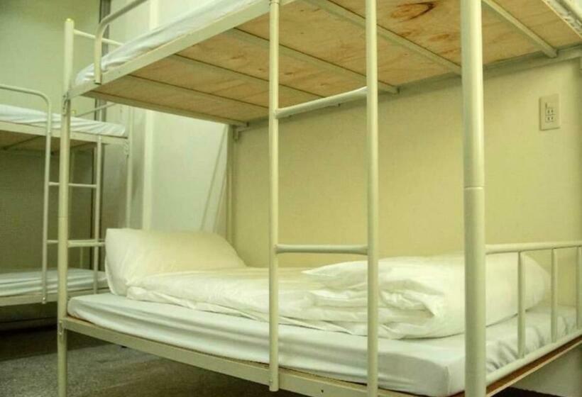 اتاق استاندارد چهارنفره با سرویس بهداشتی مشترک, Tara 塔拉guest House