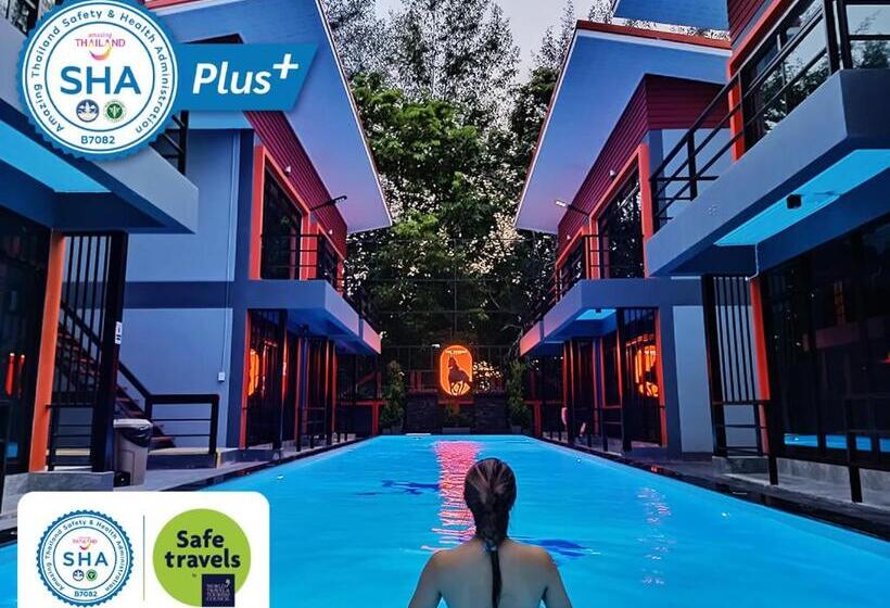 Номер Стандарт Вид на Бассейн, The Stories Resort
