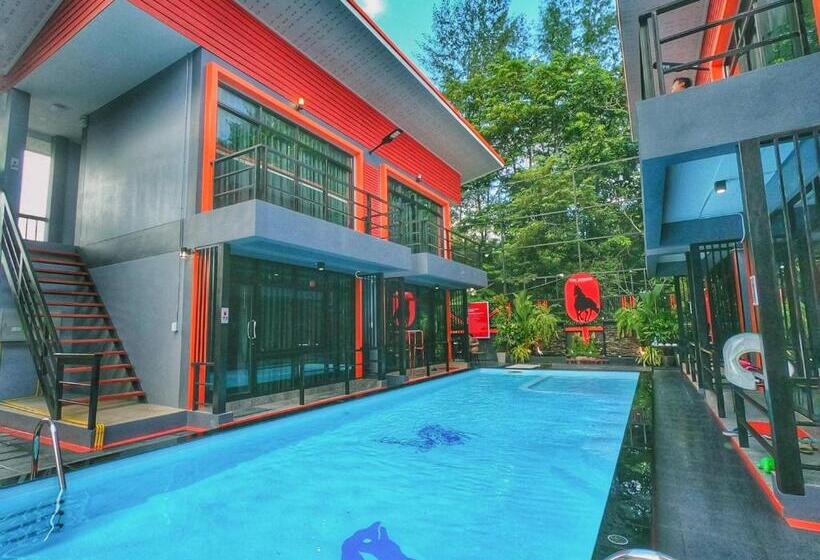 غرفة قياسية مطلّة علي حمام السباحة, The Stories Resort