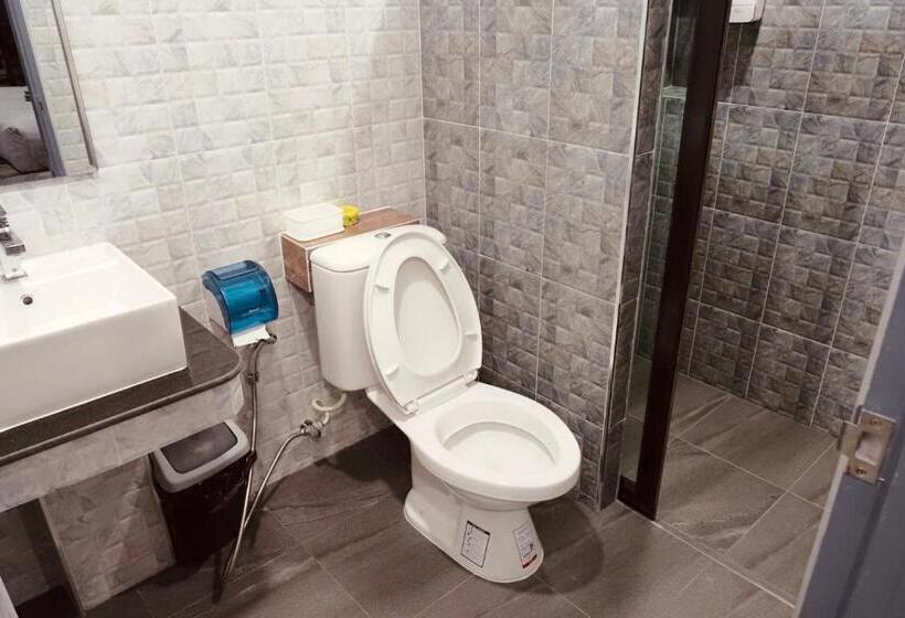 غرفة قياسية مطلّة علي حمام السباحة, The Stories Resort