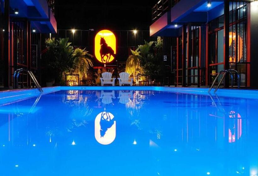 غرفة قياسية سرير كينج, The Stories Resort