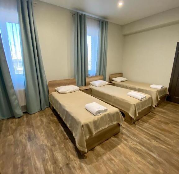 غرفة قياسية ثلاثية, Dozari