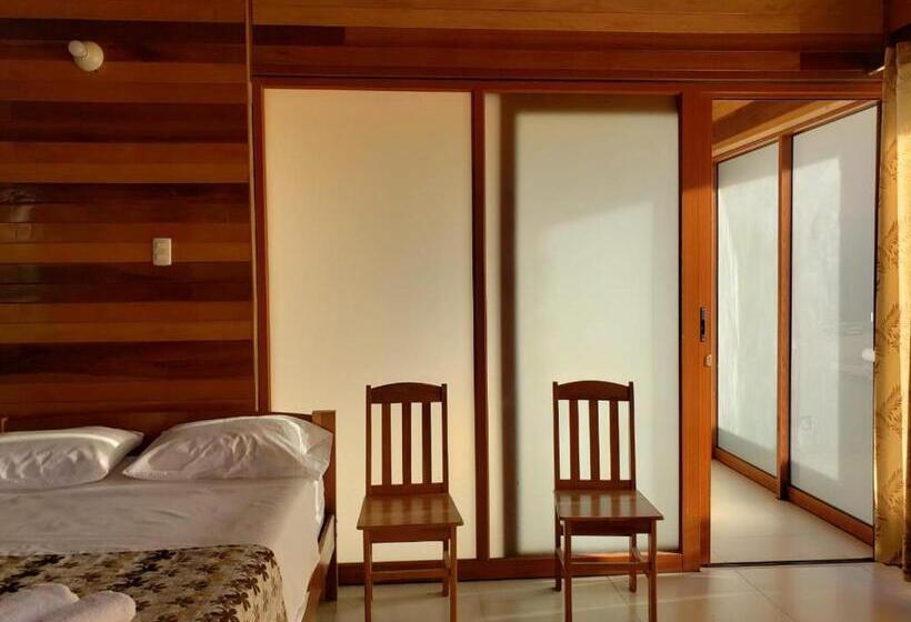 اتاق خانوادگی با چشم‌انداز کوه, Mercedes Lodge