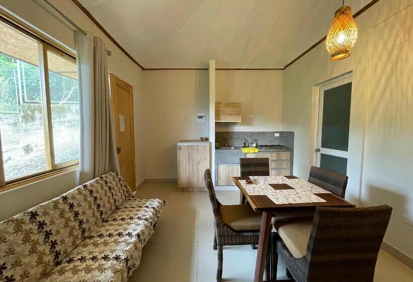 سوییت خانوادگی, Mercedes Lodge