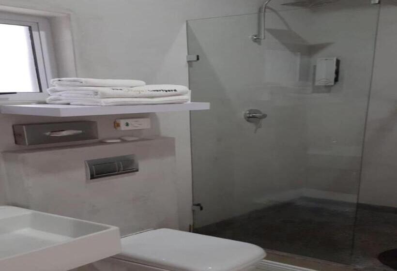 スタンダードルーム, The Royal Courtyard