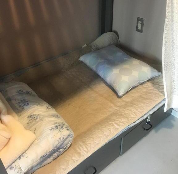 غرفة إقتصادية ثلاثية, Narita Airport Samurai Hostel