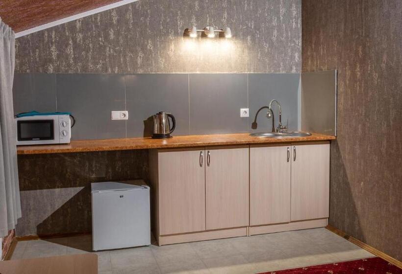 Студия Superior, Unenege