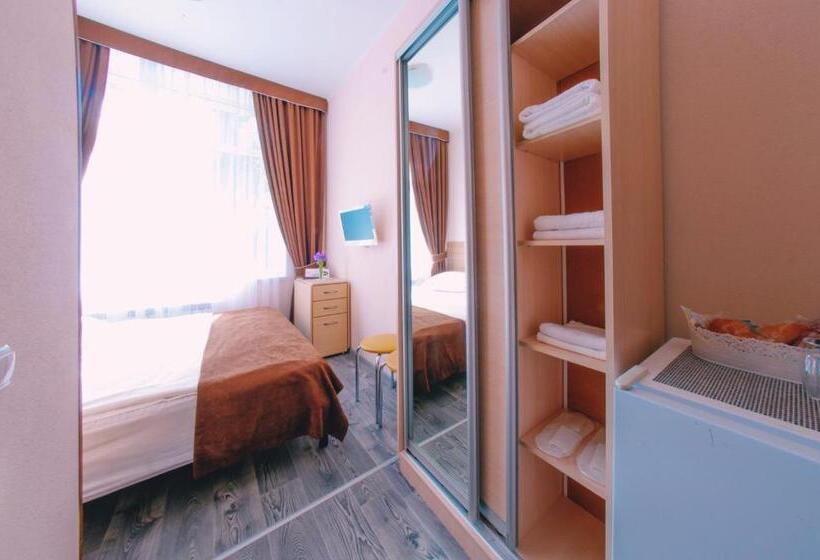 غرفة قياسية سرير كينج, Seven