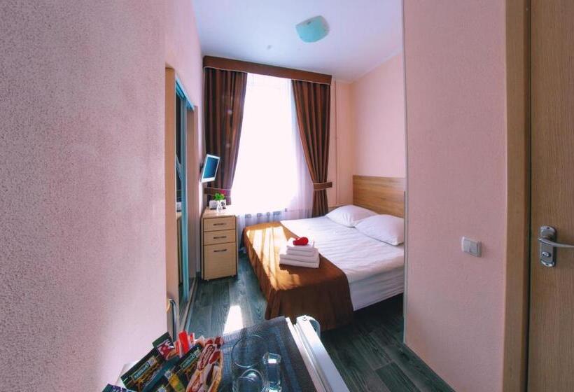 غرفة قياسية سرير كينج, Seven