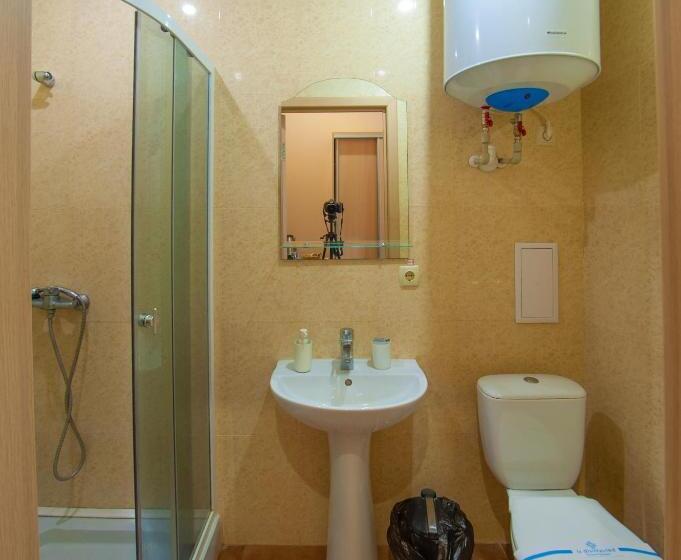 غرفة قياسية سرير كينج, Seven