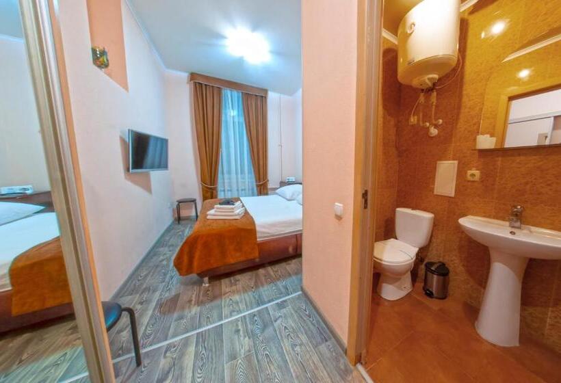 غرفة قياسية سرير كينج, Seven