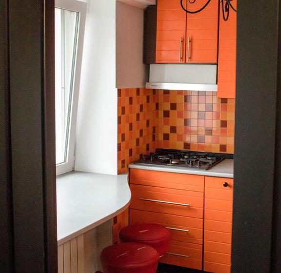 شقة غرفتين, Seven