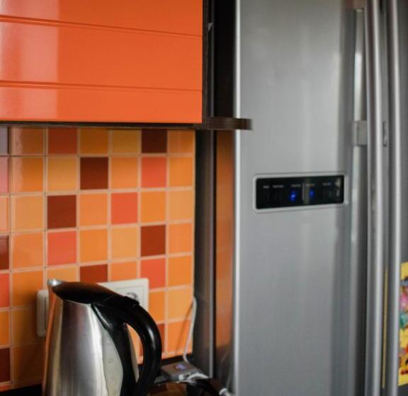 شقة غرفتين, Seven