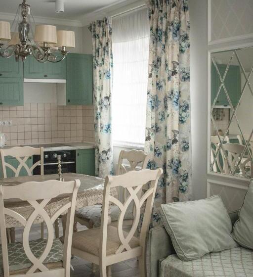 منزل غرفة نوم واحدة, Seven