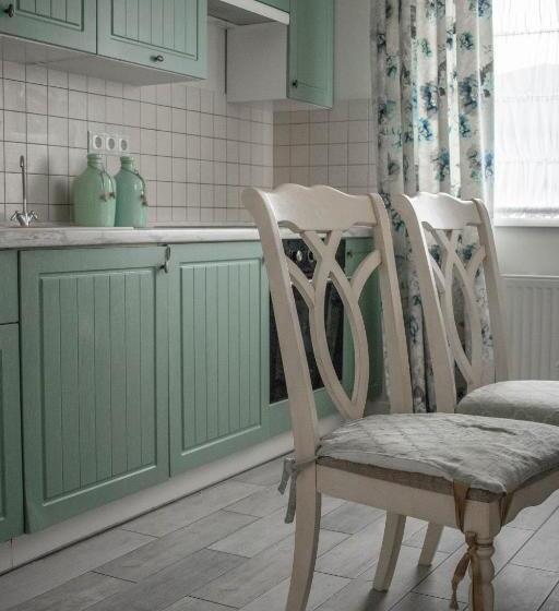 منزل غرفة نوم واحدة, Seven