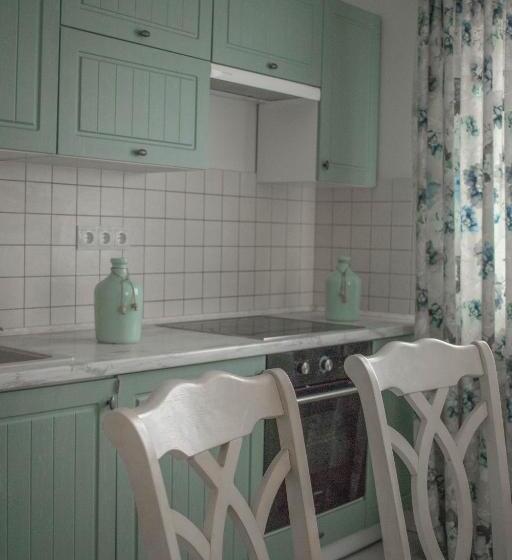 منزل غرفة نوم واحدة, Seven