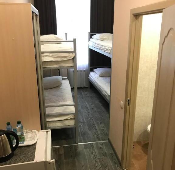 غرفة قياسية رباعية, Seven