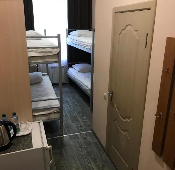 غرفة قياسية ثلاثية, Seven