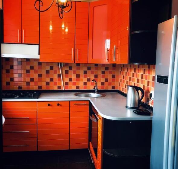 شقة غرفتين, Seven