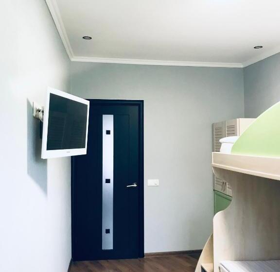 شقة غرفتين, Seven