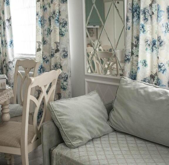 منزل غرفة نوم واحدة, Seven