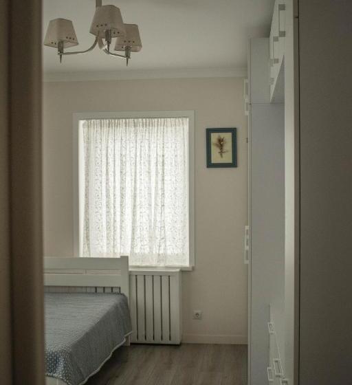 منزل غرفة نوم واحدة, Seven