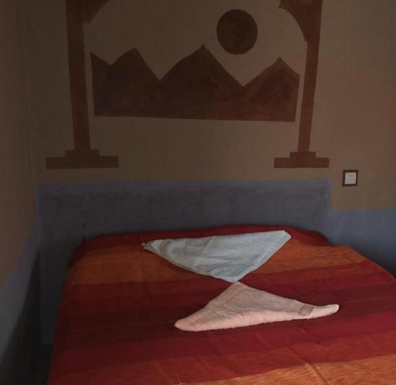 اتاق استاندارد سه نفره, Tazoult Ouzina