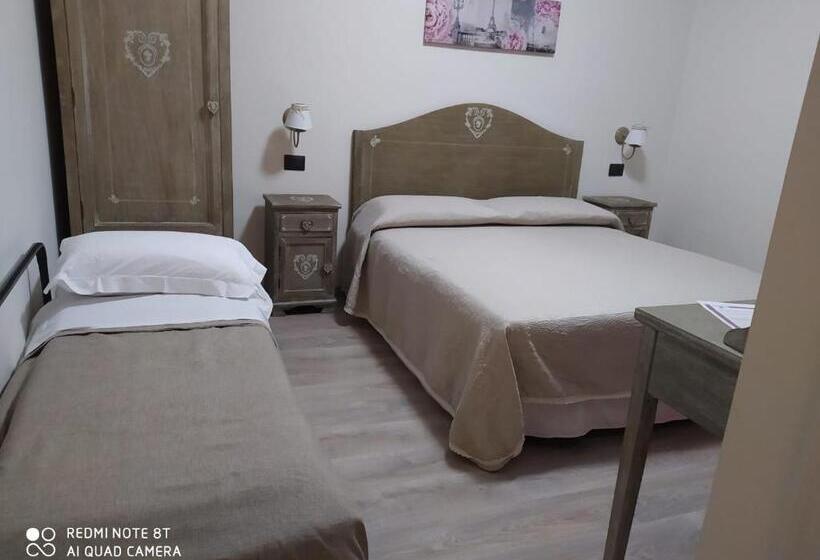 غرفة قياسية ثلاثية, Butterfly B&b