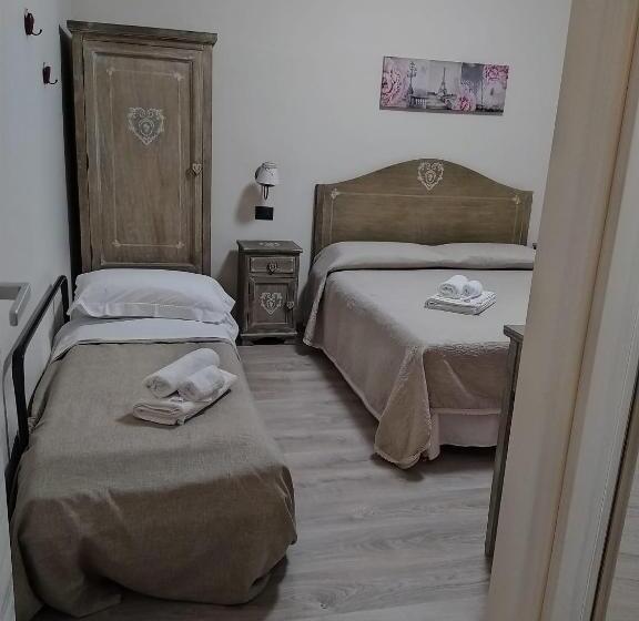 غرفة قياسية ثلاثية, Butterfly B&b