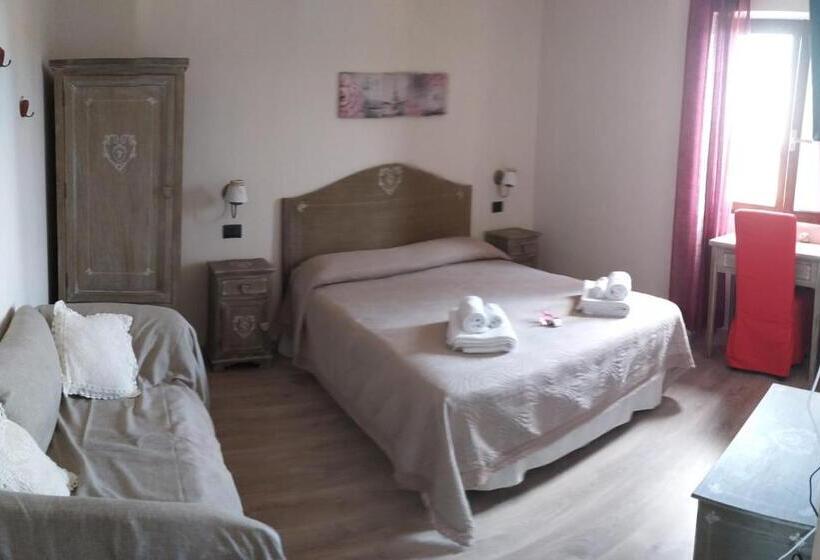 غرفة قياسية ثلاثية, Butterfly B&b