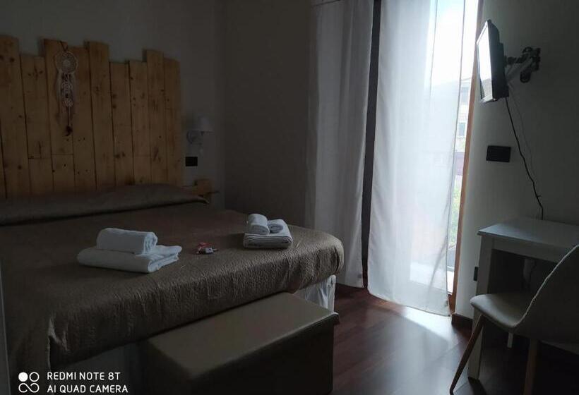 غرفة أساسية, Butterfly B&b