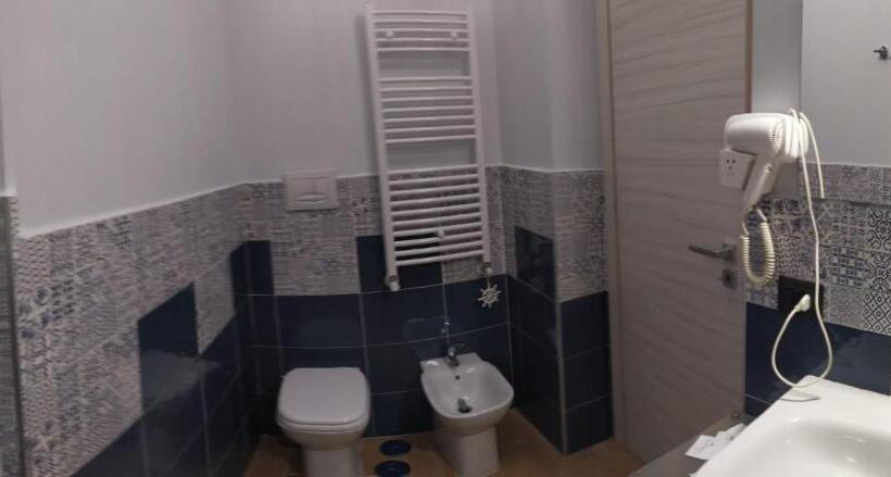 غرفة أساسية, Butterfly B&b