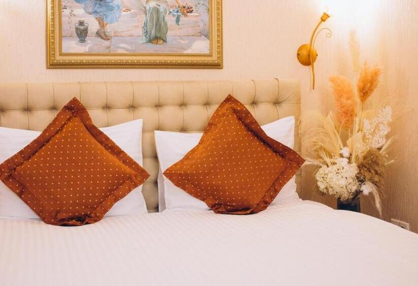 سوییت سوپریور, готельна ресторація україночка