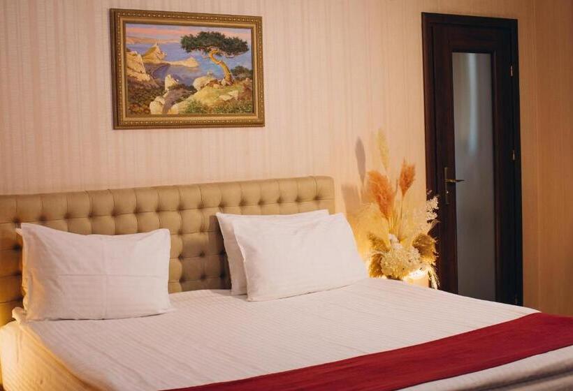 سوئیت جونیور خانوادگی, готельна ресторація україночка