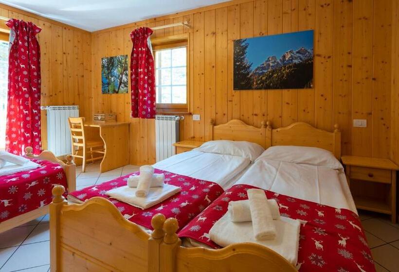 חדר סטנדרט לשלושה, Aalts Dorf