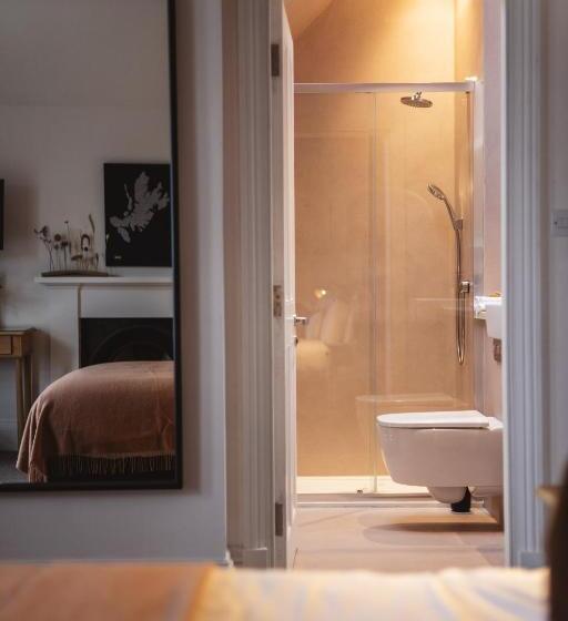 Номер Стандарт Вид на Море, Isle Of Raasay Distillery