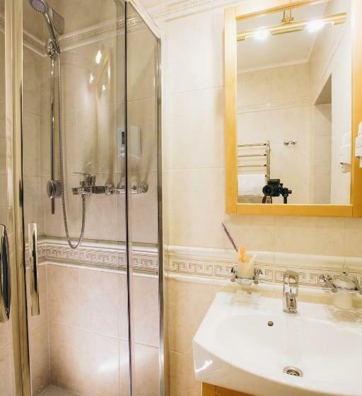 اتاق سوپریور یک تخته, готельна ресторація україночка