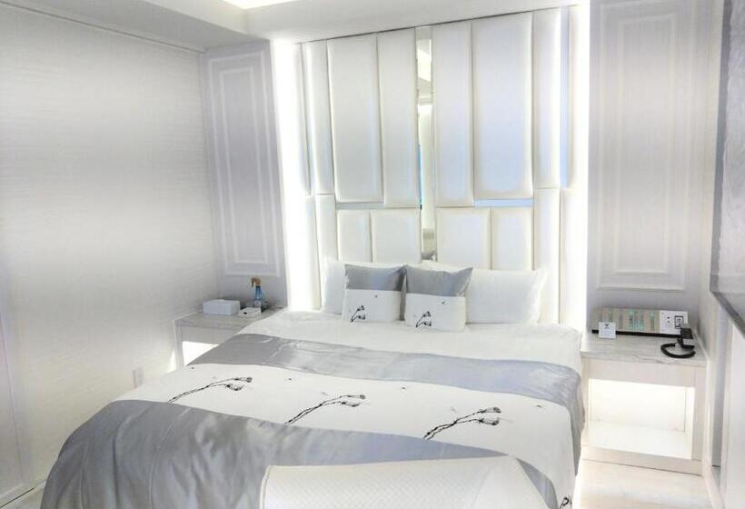 Люкс, The Graf Matsubara